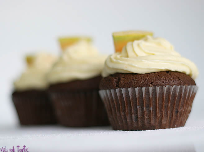 Čokoladni muffini s kremom od dinje Čokoladni muffini s kremom od dinje