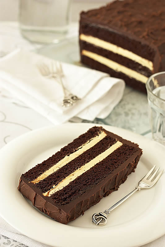 Čokoladna torta s kremom od maslaca i kave Čokoladna torta s kremom od maslaca i kave